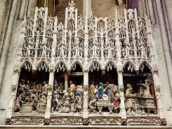 关于亚眠客场惨败，保级形势岌岌可危的信息