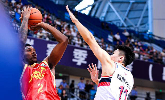 浙江男篮外援出色表现，带领球队取得连胜(浙江男篮外援出色表现,带领球队取得连胜次数)