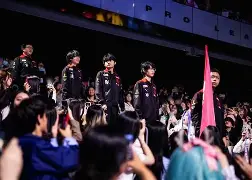 实力碰撞场面激烈,胜者将成为后来者(凭什么后来者居上因为前者不争不抢沙雕) 实力碰撞场面激烈,胜者将成为后来者(凭什么后来者居上因为前者不争不抢沙雕)