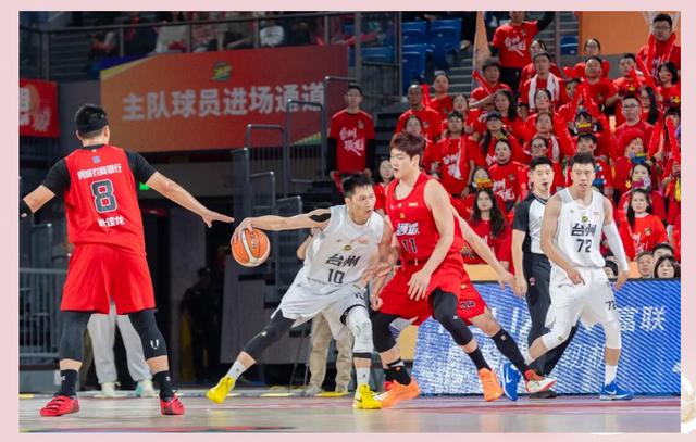 精彩瞬间：球队内部默契表现全面提升！的简单介绍