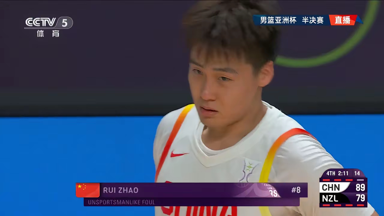 球员们在关键时刻展现出色的冷静和应变能力，赢得胜利的简单介绍